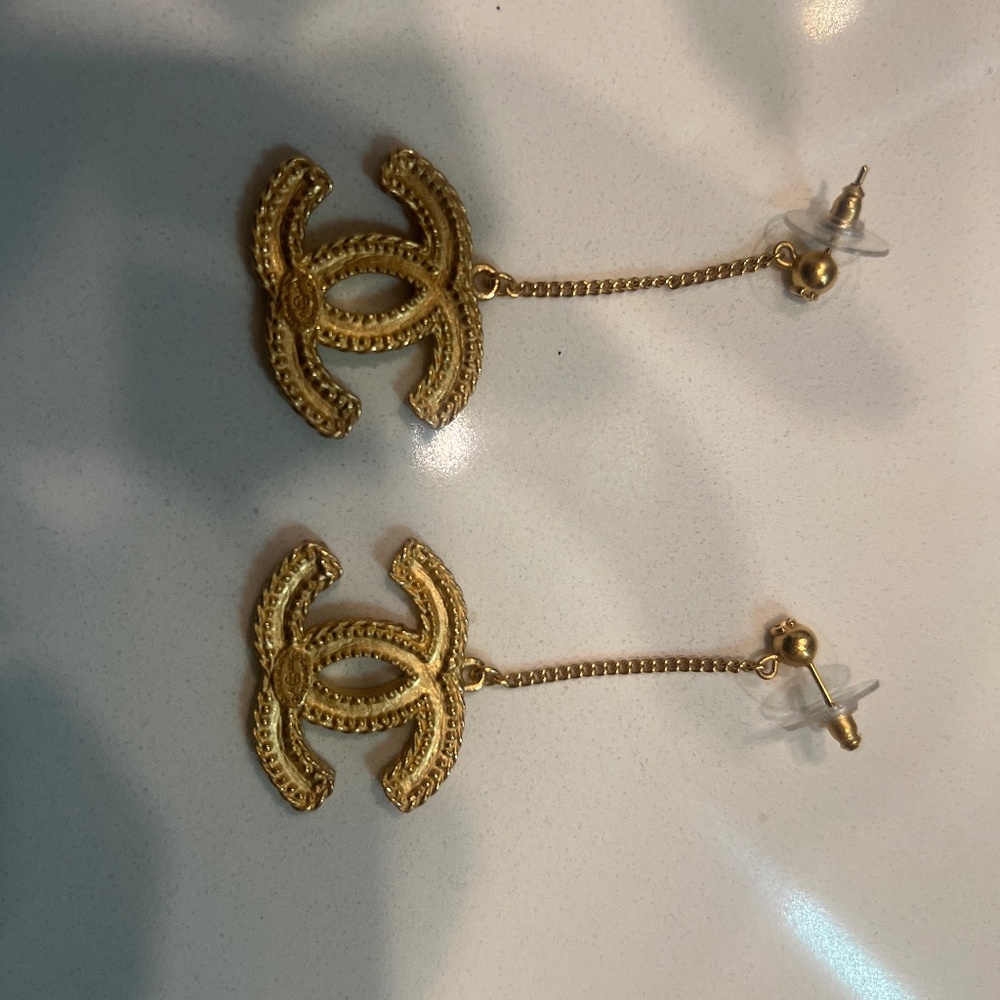 Chanel gold dangling earings